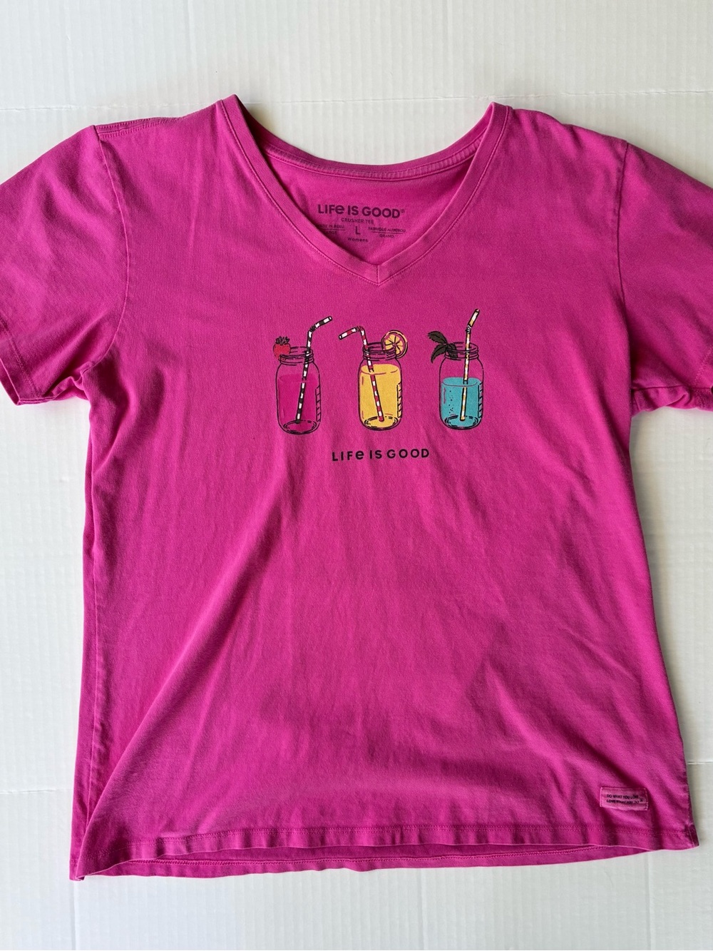Life Is Good Crusher Tee Women’s Short Sleeve V-Neck Shirt Size Large Pink